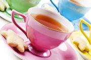 růžový čajový šálek